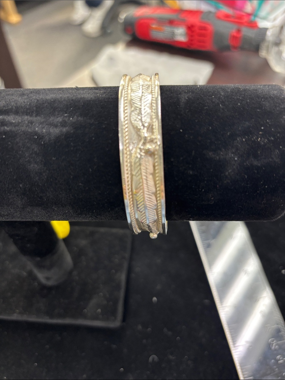 925 Sterling Silver bangle bracelet with intricate leaf and rope pattern